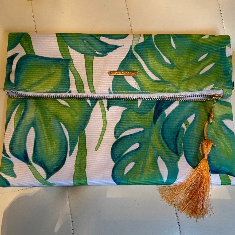 Pura Vida palm cutch